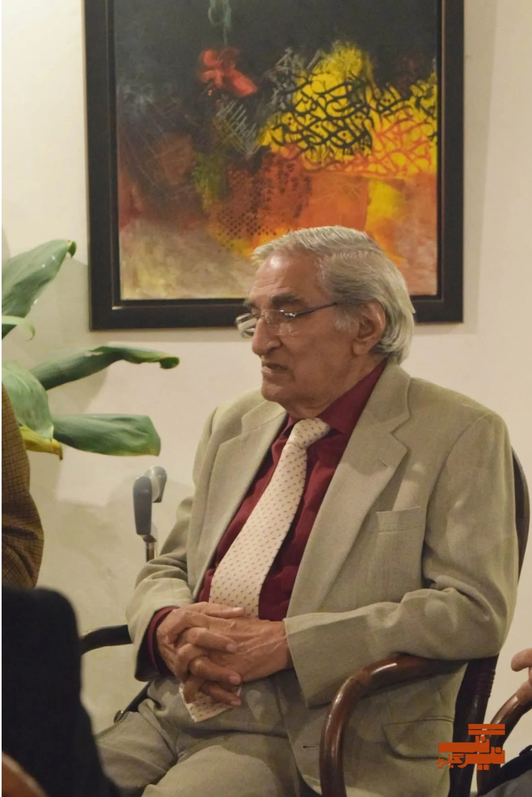 Munnu Bhai in a literary gathering at Nairang Baithak Lahore