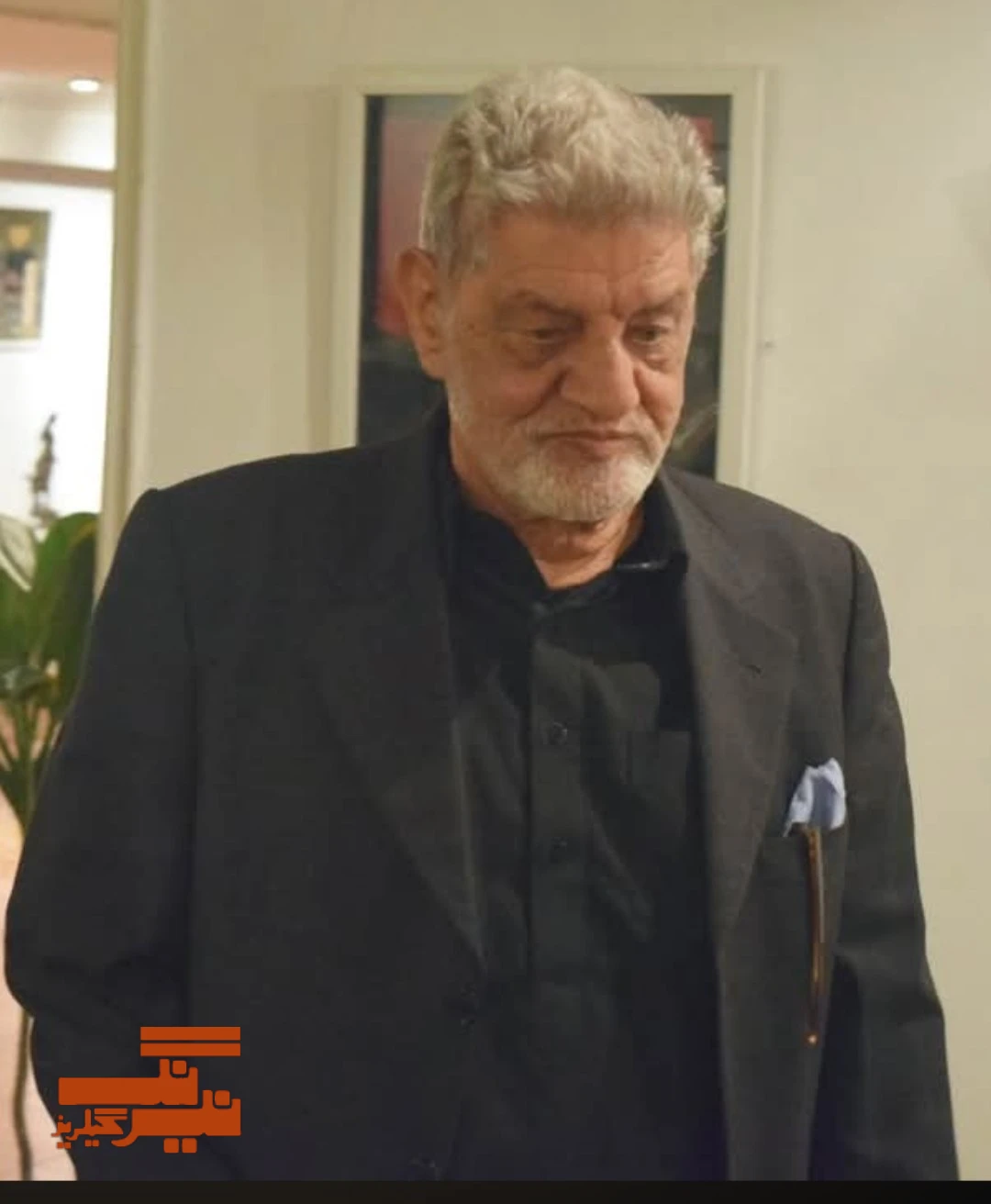 Pakistani artist Saeed Akhtar attending a Nairang Gallery Baithak in Lahore